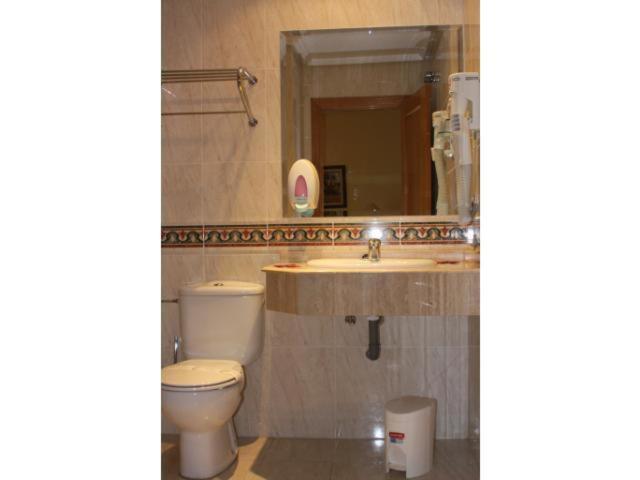 Hostal Castilla เบนาเบนเต ภายนอก รูปภาพ