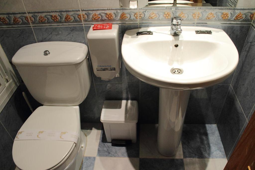 Hostal Castilla เบนาเบนเต ภายนอก รูปภาพ
