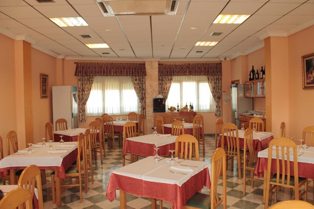 Hostal Castilla เบนาเบนเต ภายนอก รูปภาพ